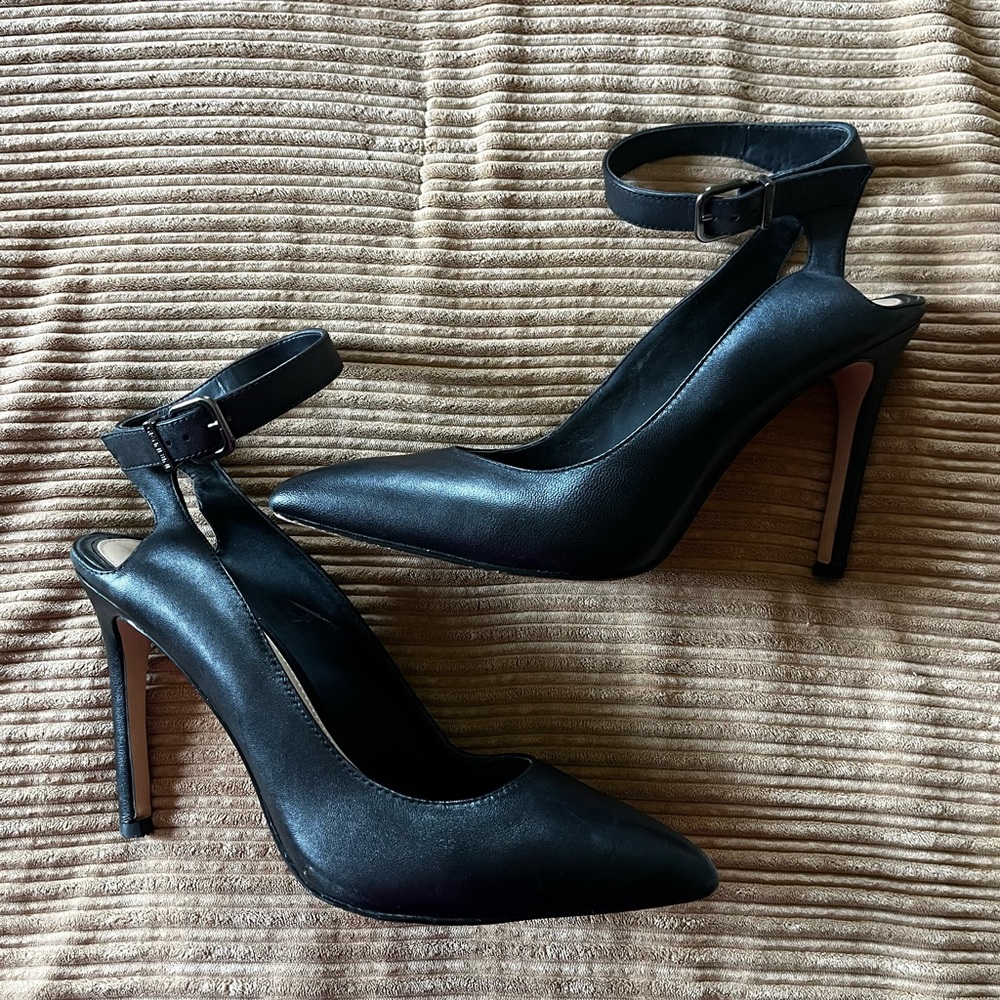 Gianni Bini Black Ankle Strapped Pumps 9M